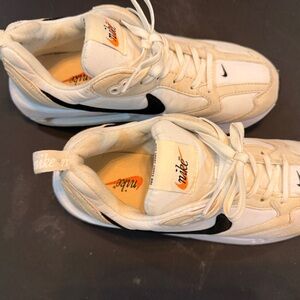 Nike White and Black Men's Shoes